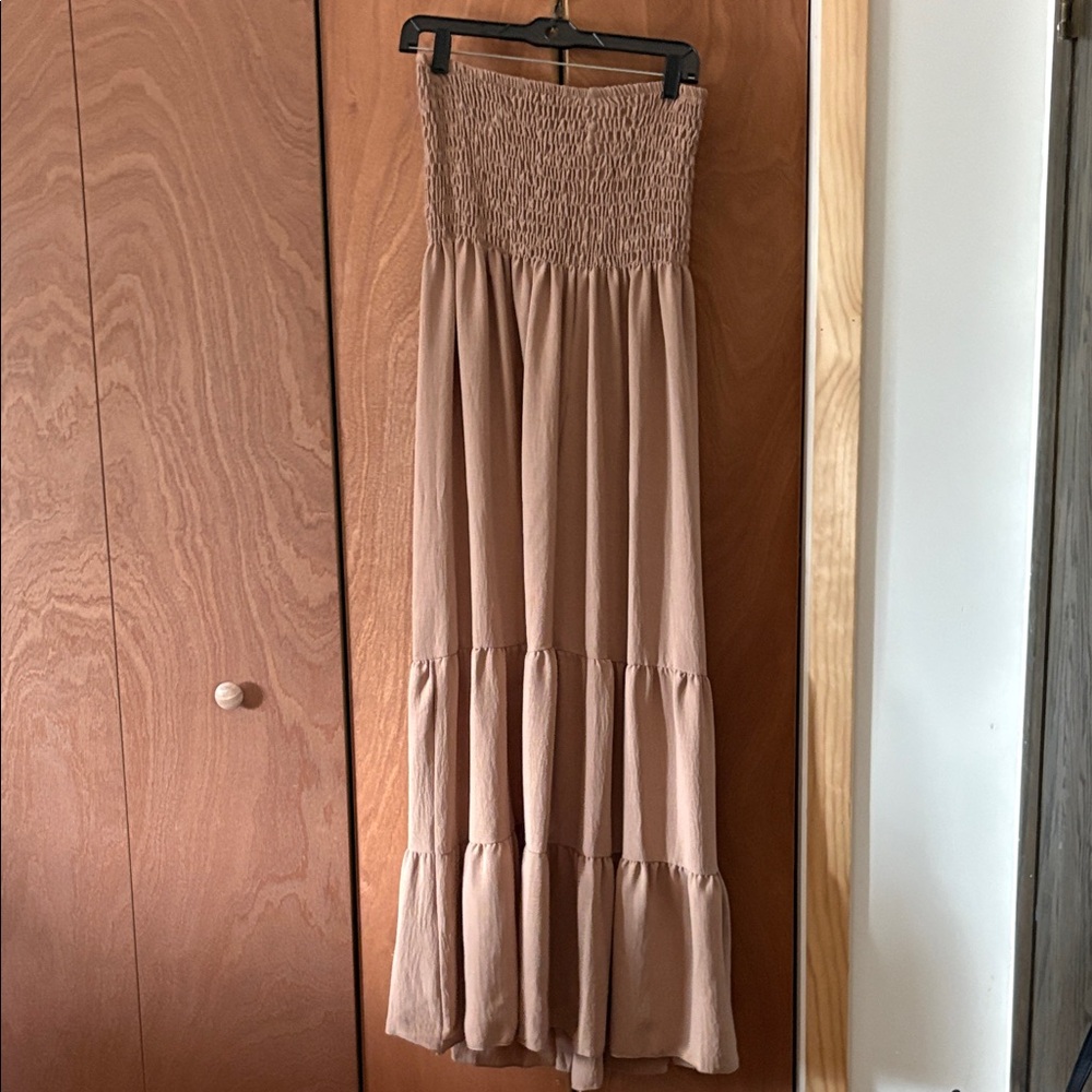 Elegant Tan Tiered Strapless Dress - Picture 5 of 6